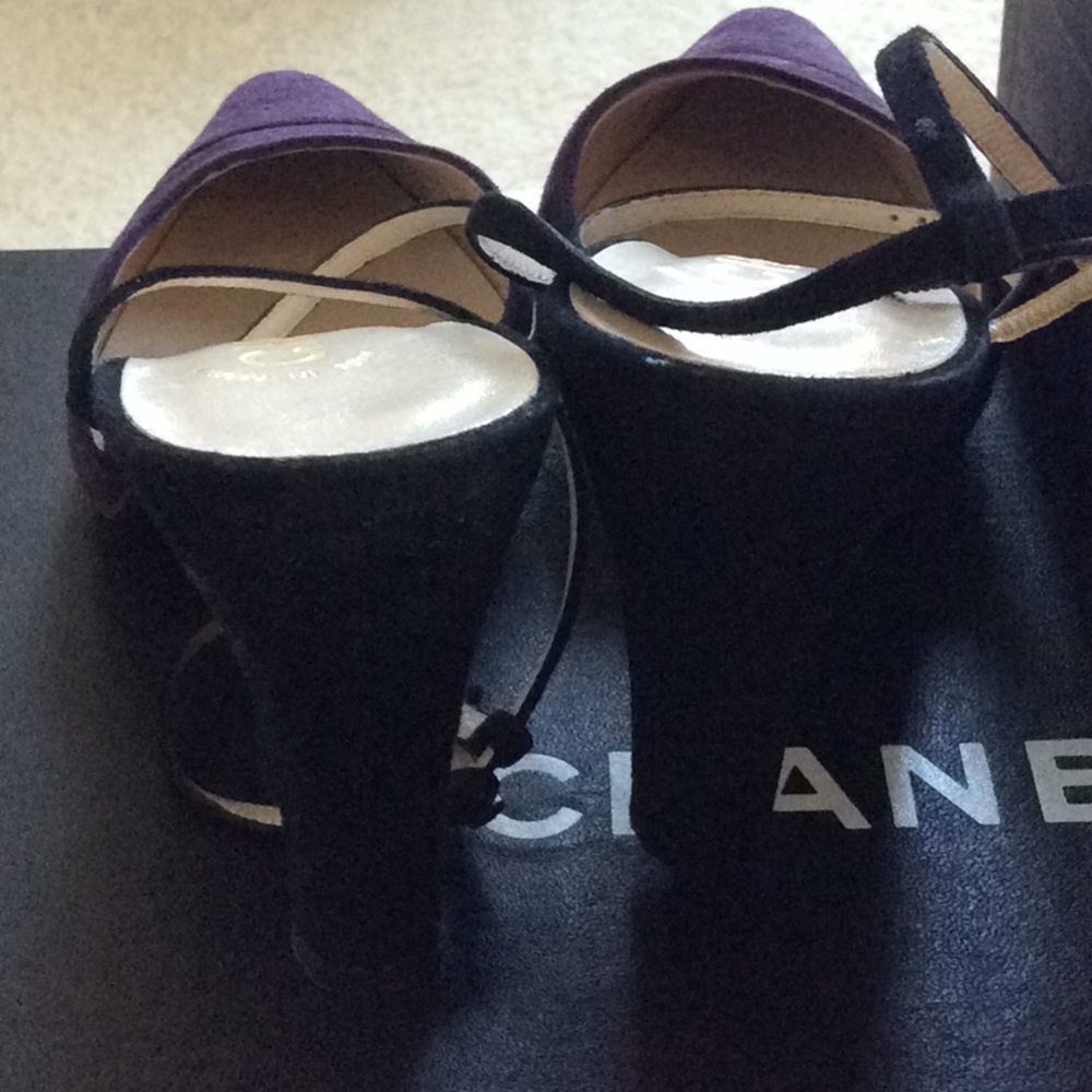 CHANEL purple & black strappy suede pumps - Picture 9 of 12